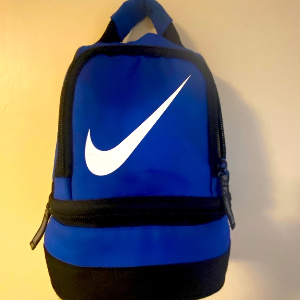 Nike lunch bag. Insulated. Seperate compartments. Zippered. Unisex. Like new